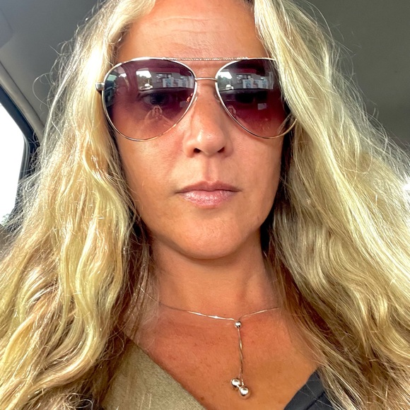 Meet your Posher, Stephanie - Picture 1 of 1